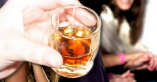Οι μικρές ποσότητες αλκοόλ κάνουν καλό στον εγκέφαλο