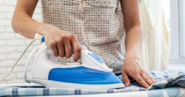 Featured Image for Το κόλπο για να σιδερώνονται πιο γρήγορα τα ρούχα