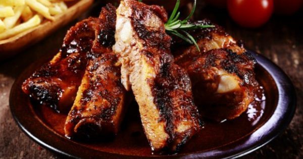 Featured Image for Τσικνοπέμπτη: Τα 9 τοπ Μαγαζιά στην Αθήνα για να Τσικνίσετε
