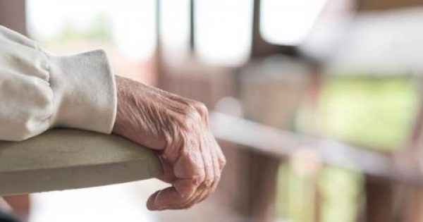Ο σπονδυλικός πόνος αυξάνει τον κίνδυνο θνησιμότητας στους ηλικιωμένους
