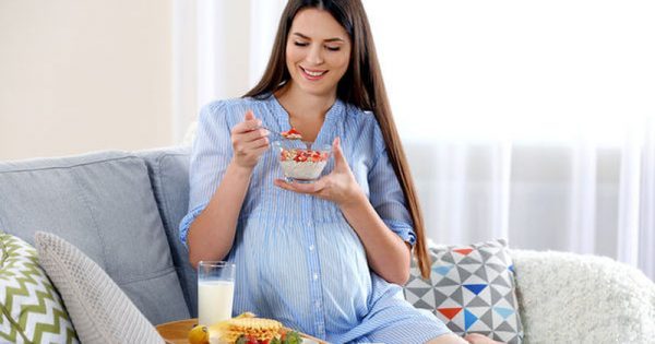 Διατροφή στην εγκυμοσύνη: «Έχω ναυτίες, τι πρέπει να τρώω και τι όχι;»