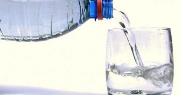 Προσοχή: Αυτά τα σημάδια δείχνουν ότι δεν πίνετε όσο νερό πρέπει