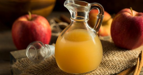 Τι προσφέρει και πώς γίνεται η αποτοξίνωση με μηλόξυδο