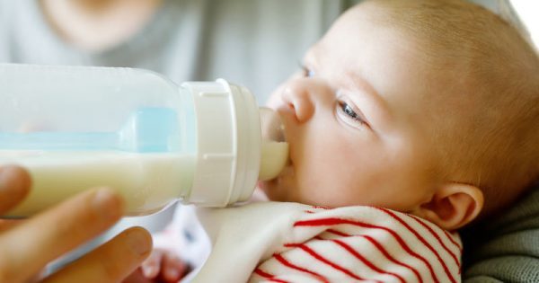 Γιατί τα θηλυκά βρέφη δεν πρέπει να πίνουν γάλα σόγιας