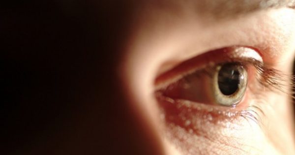 Μάτια: Οι καπνιστές διατρέχουν τετραπλάσιο κίνδυνο τύφλωσης