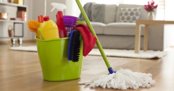 10 Επαγγελματικά Tips για να Τελειώνετε με το Καθάρισμα… Μια Ώρα Αρχύτερα!