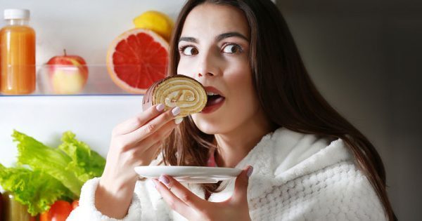 Featured Image for Βραδινό τσιμπολόγημα: 5 σοβαρές επιπτώσεις στην υγεία