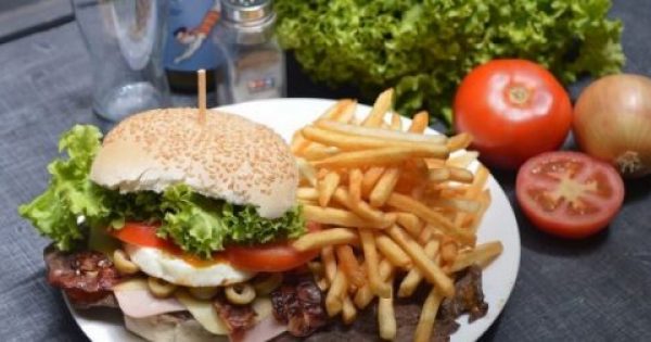 Οι επικίνδυνες ουσίες που περιέχονται στο fast food και τι σοβαρά προβλήματα υγείας προκαλούν