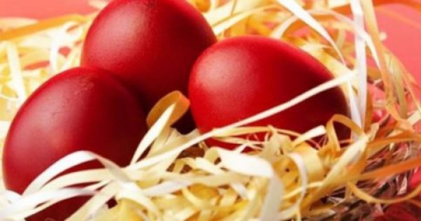 Προσοχή με τα βαμμένα αυγά του Πάσχα – Μέχρι πόσο μένουν εκτός ψυγείου
