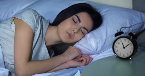 Featured Image for Πόσο Σκοτεινό Πρέπει να Είναι το Δωμάτιο Όταν Πάτε για Ύπνο;