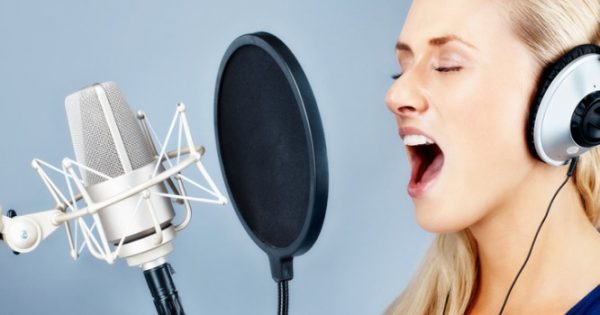 Τι είναι η νόσος των τραγουδιστών που μπορεί να «τελειώσει» την καριέρα τους [vids]