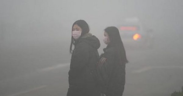 ΠΟΥ: Μολυσμένο αέρα αναπνέει το 90% του πληθυσμού της Γης