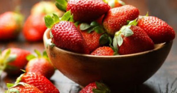 Πέντε λόγοι για να βάλετε τις φράουλες στη διατροφή σας