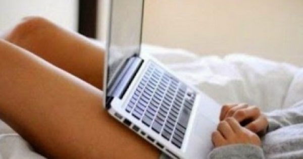 Featured Image for Προσοχή: Ακουμπάτε το laptop στα πόδια σας; Δείτε τι θα πάθετε! [photos]