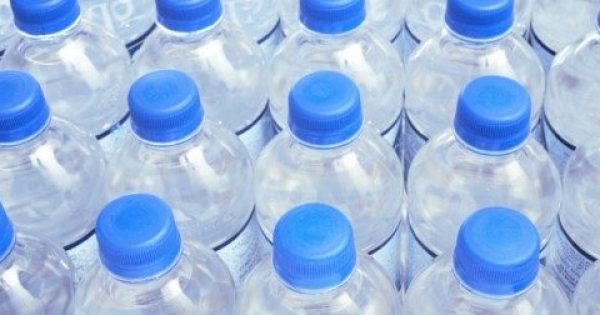 Είδατε στο πλαστικό μπουκάλι νερού τριγωνικό σύμβολο;