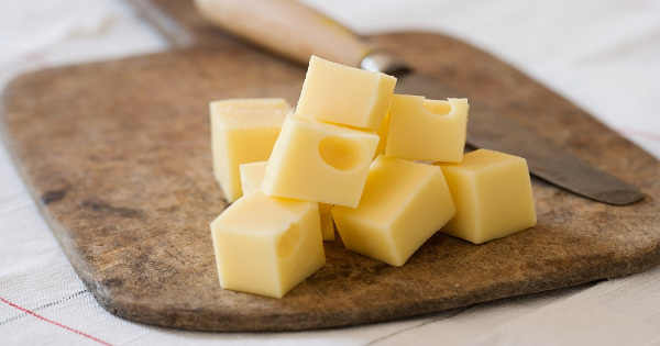 Προσοχή: Δείτε τι παθαίνει η καρδιά αν τρώτε τυρί κάθε μέρα
