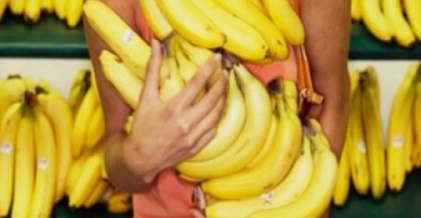 Δείτε 5 λόγους που οι επιστήμονες συνιστούν να καταναλώνουμε δύο μπανάνες την ημέρα