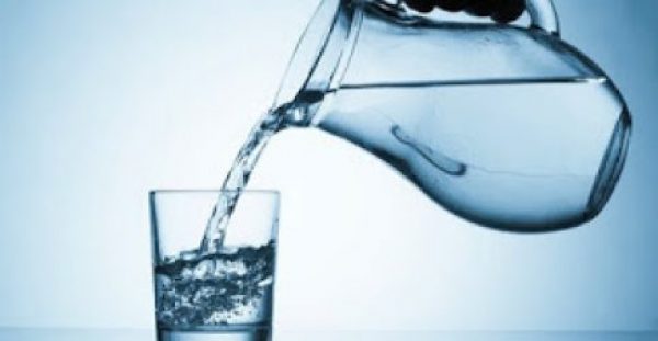 ΕΡΕΥΝΑ: Τελικά ποιο νερό είναι περισσότερο υγιεινό; Εμφιαλωμένο ή βρύσης;