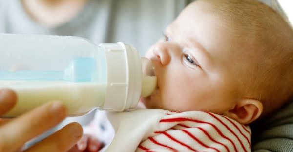 Γιατί τα θηλυκά βρέφη δεν πρέπει να πίνουν γάλα σόγιας