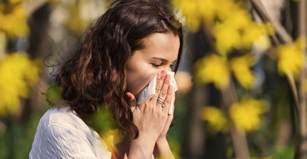 Πώς να αντιμετωπίσετε φυσικά τα συμπτώματα αλλεργικής ρινίτιδας σε μόλις 15 λεπτά