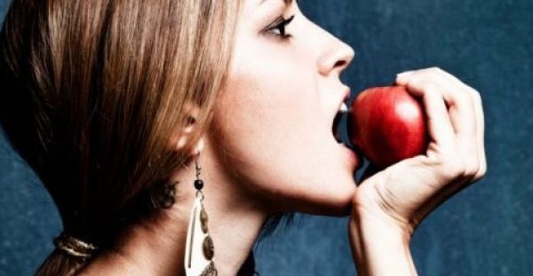 4 διαιτολόγοι αποκαλύπτουν το μοναδικό πράγμα που πρέπει να σταματήσεις να τρως