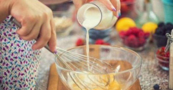 Ξεχάστε όσα ξέρατε – Μην βάζετε γάλα στην ομελέτα όταν χτυπάτε τα αυγά