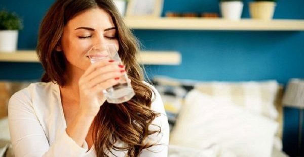 Νερό: Πόσο πρέπει να πίνετε και ποια λάθη κάνετε